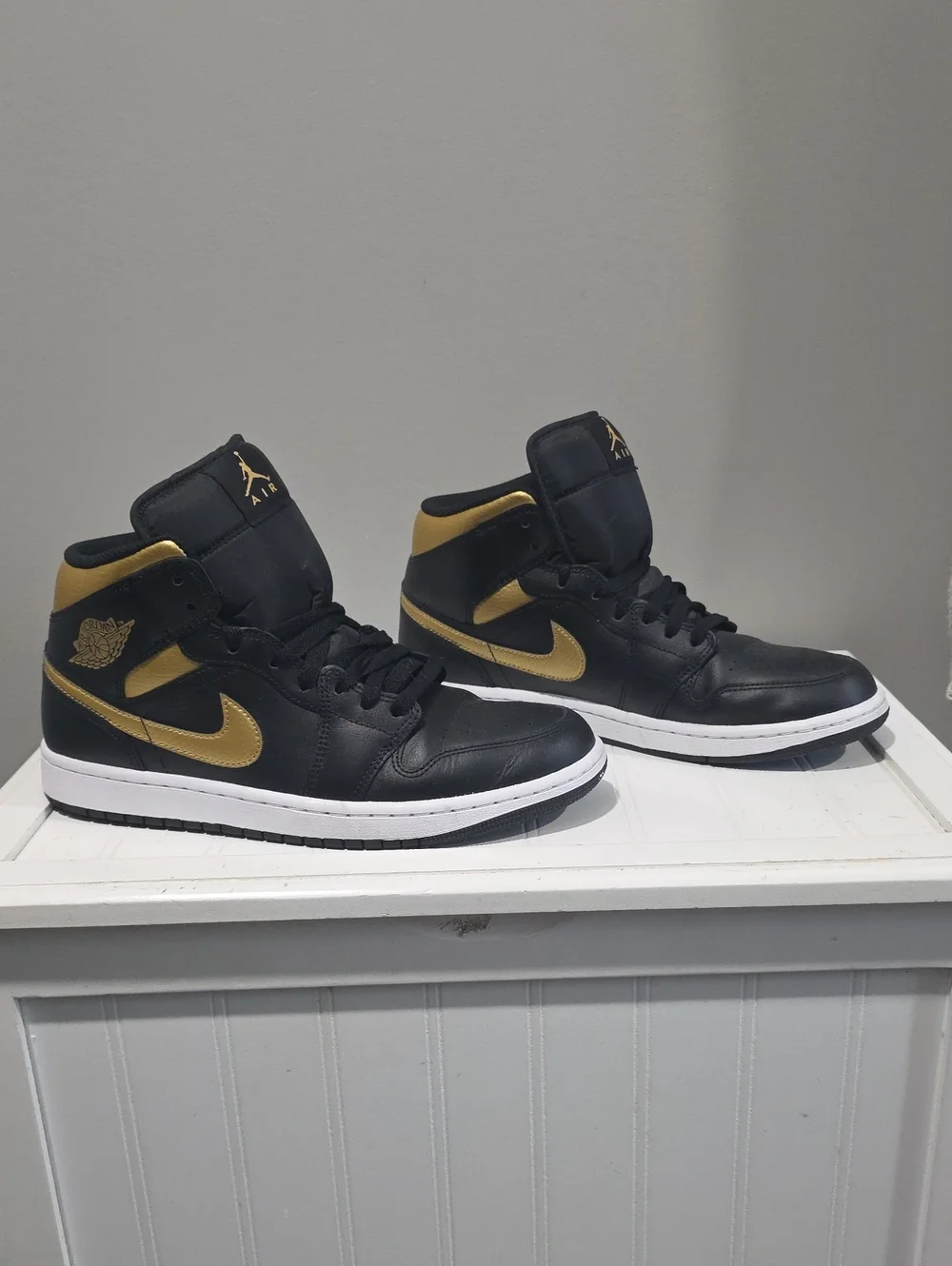 Jordan High-Top Sneakers in Black and Gold. Men's Size 9